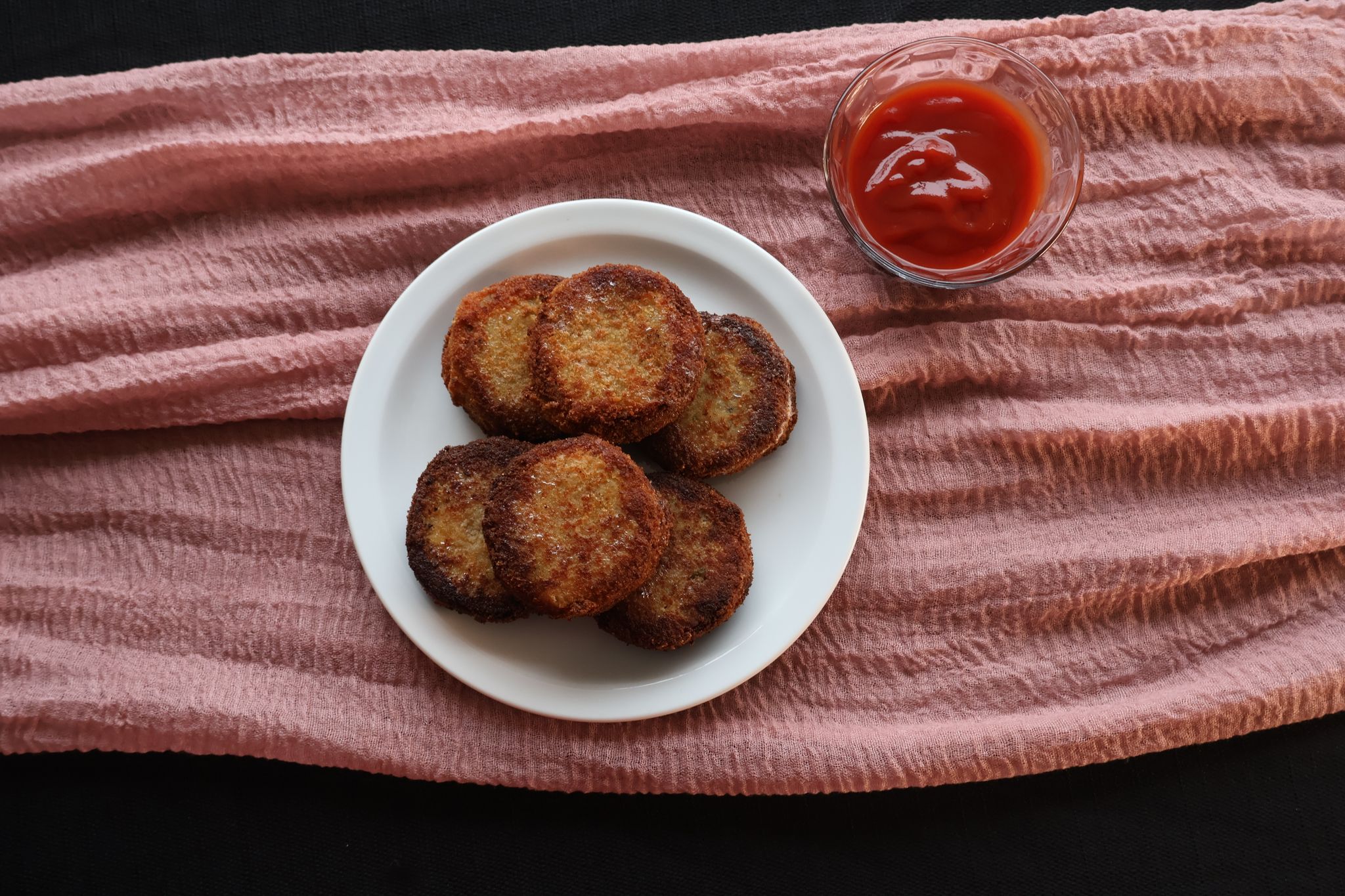 Crispy cutlets with chutney